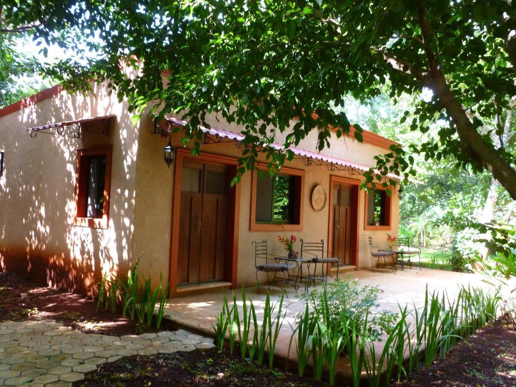 The Flycatcher Inn Retreat Hotel Santa Elena Exterior photo